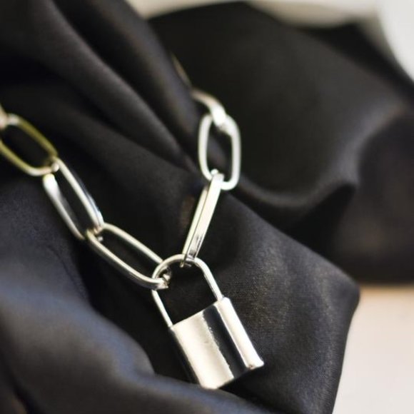 Lock Paperchain necklace silver tone chunky links - Picture 2 of 6